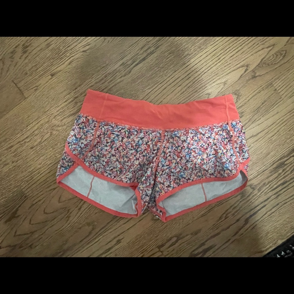 Lululemon training shorts (small)